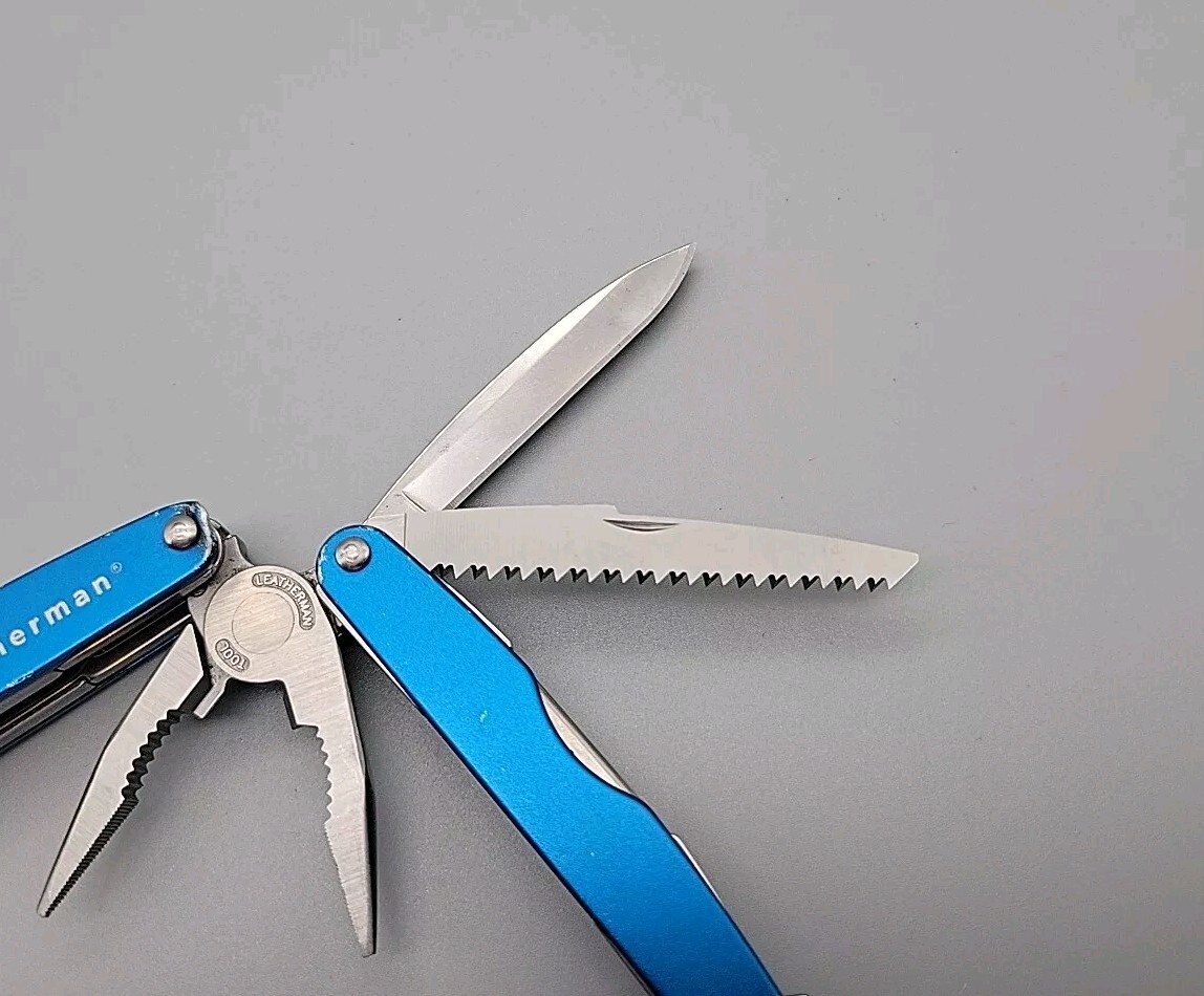 Leatherman Juice CS4 Multi Tool – Dated 0304 – Blue – Pliers * Retired *