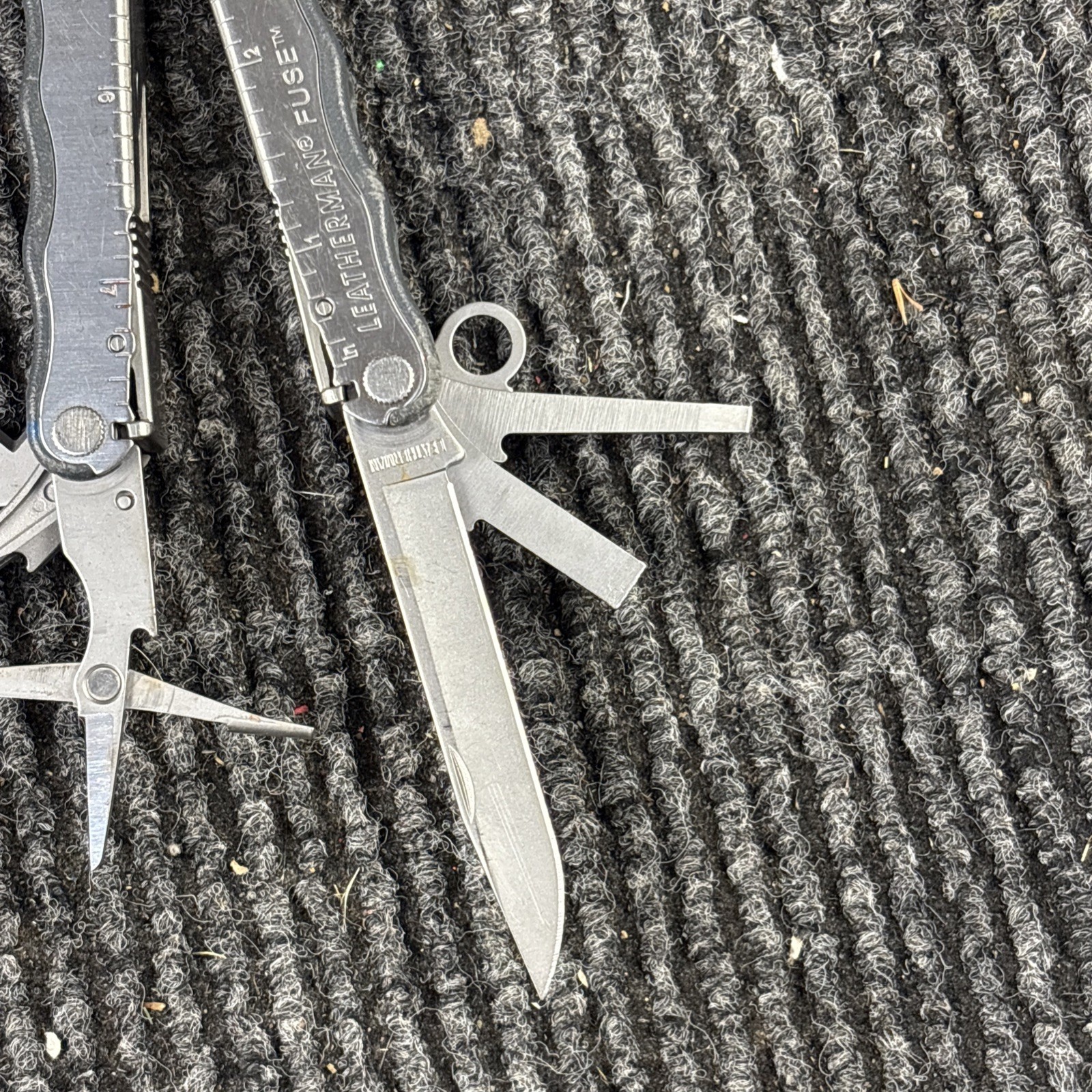 LEATHERMAN FUSE STAINLESS USA MULTI-TOOL (106)