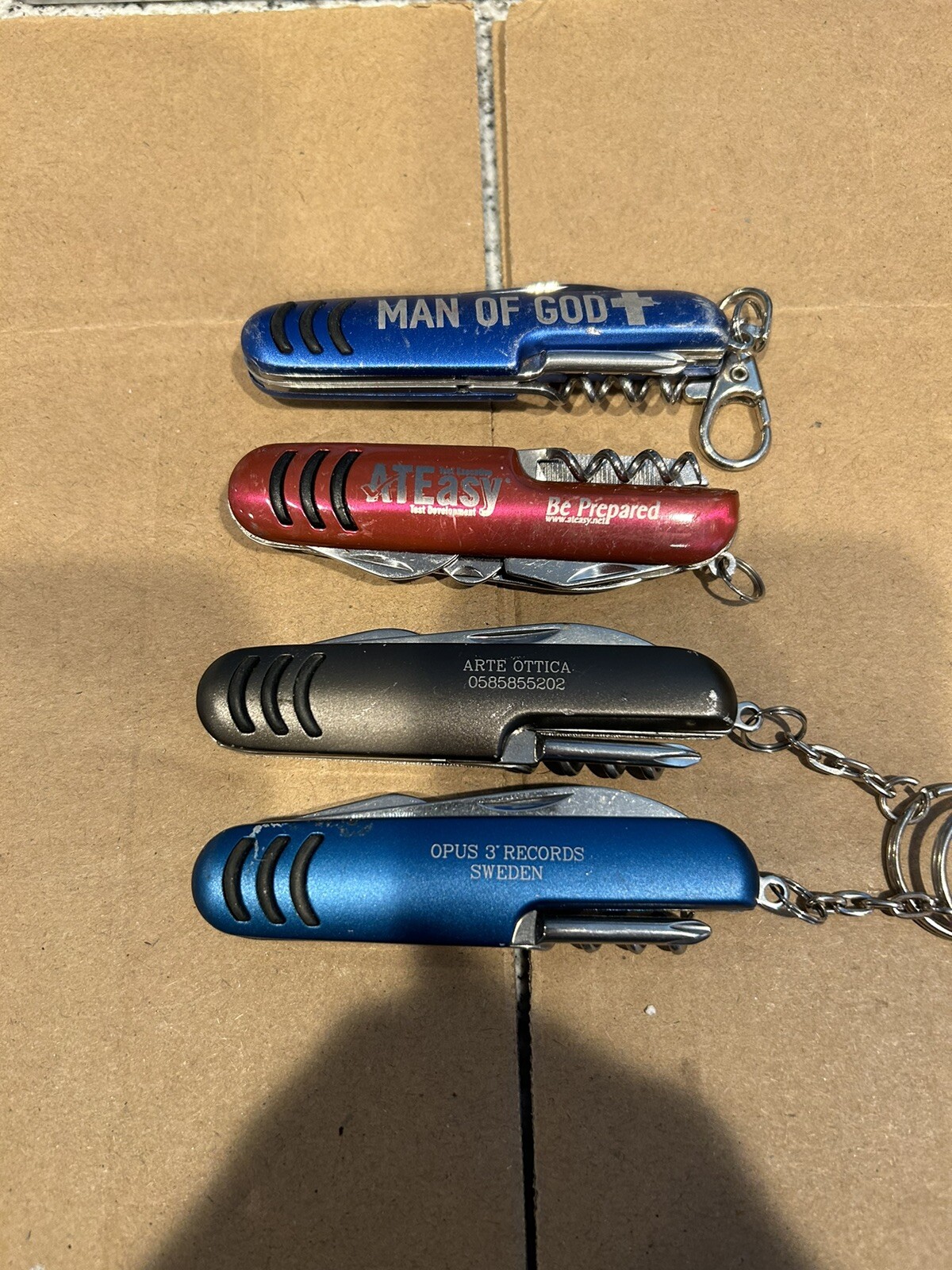 Multi tools – Lot of 4 – various engravings