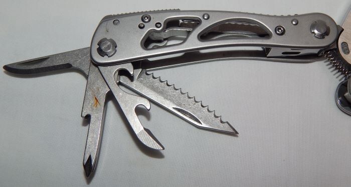 WINCHESTER MULTI-TOOL WITH SHEATH AND 10PC BIT SET