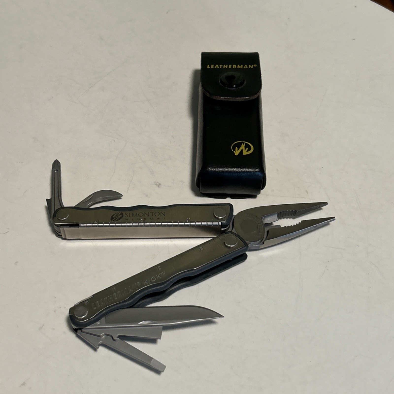 Leatherman Kick Multi-Tool – 14-in-1 w/Pliers, Knife, Screwdrivers “Logo”