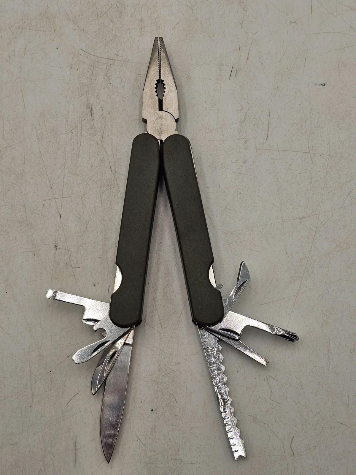 Bell Brand – Mat Gray 4” Steel Multi Tool with Pliers, Knife, Sm Screwdrivers