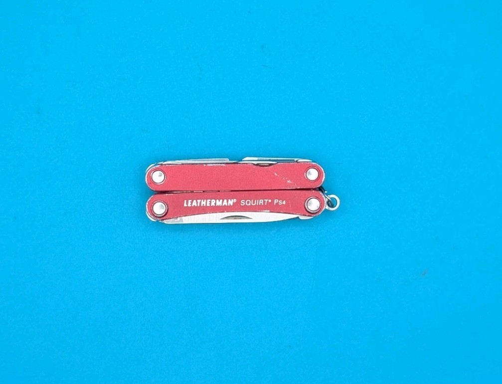 Leatherman SQUIRT PS4 Multi-Tool! RED! *BROKEN SCISSORS SPRING*
