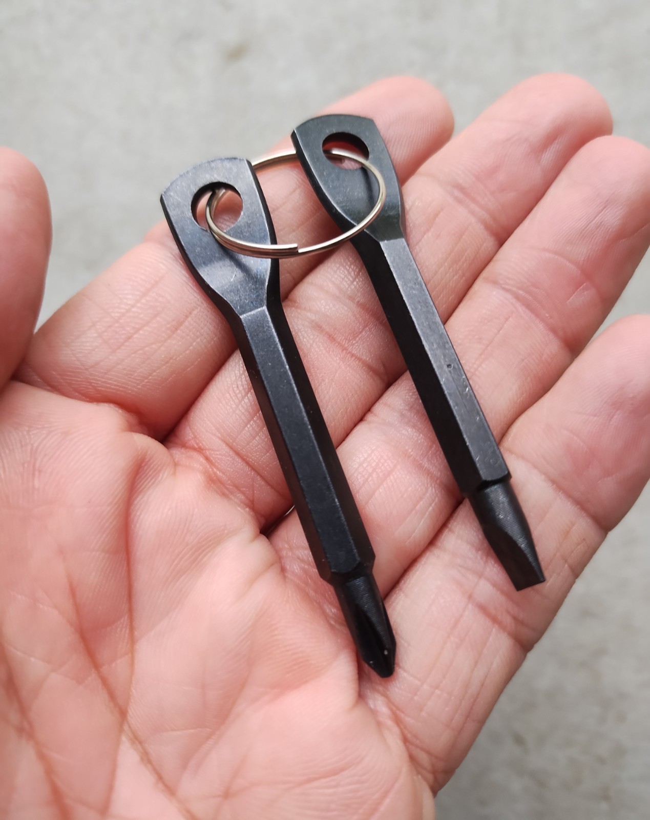 KEY SHAPED POCKET FLATHEAD & PHILLIPS SCREWDRIVER GADGETS MULTI TOOL 2 SETS LOT