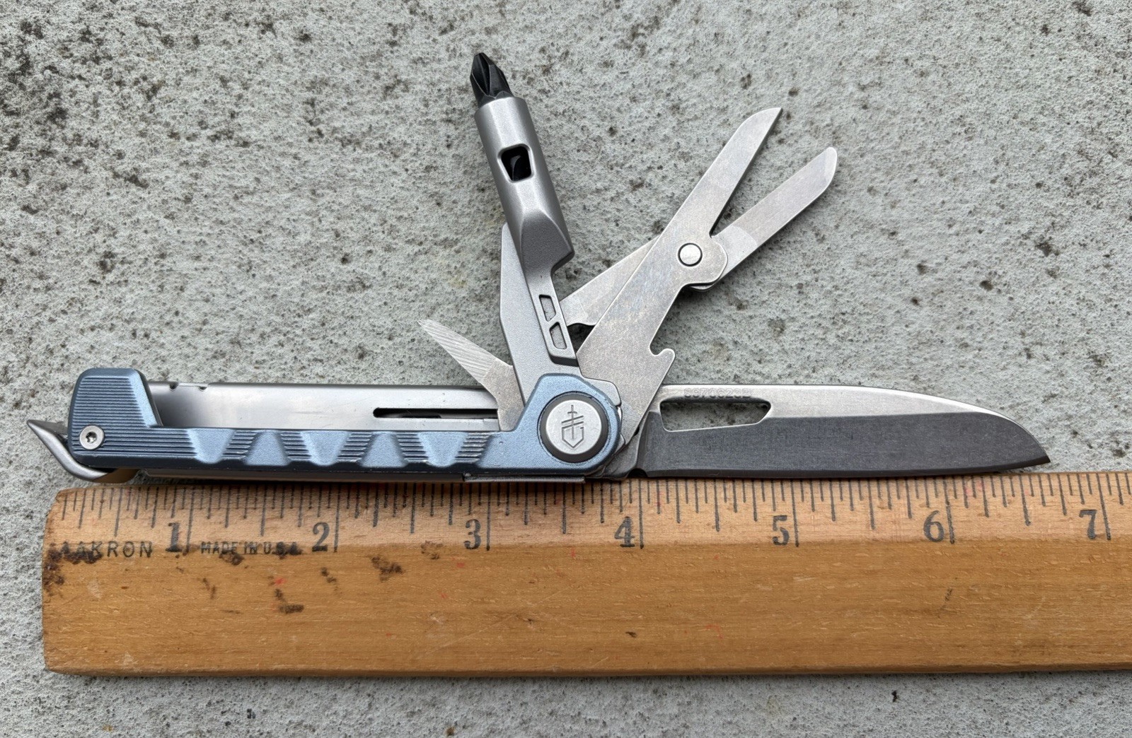 GERBER GEAR ARMBAR DRIVE 8-IN-1 MULTI-TOOL URBAN BLUE 31-003704, EXCELLENT!