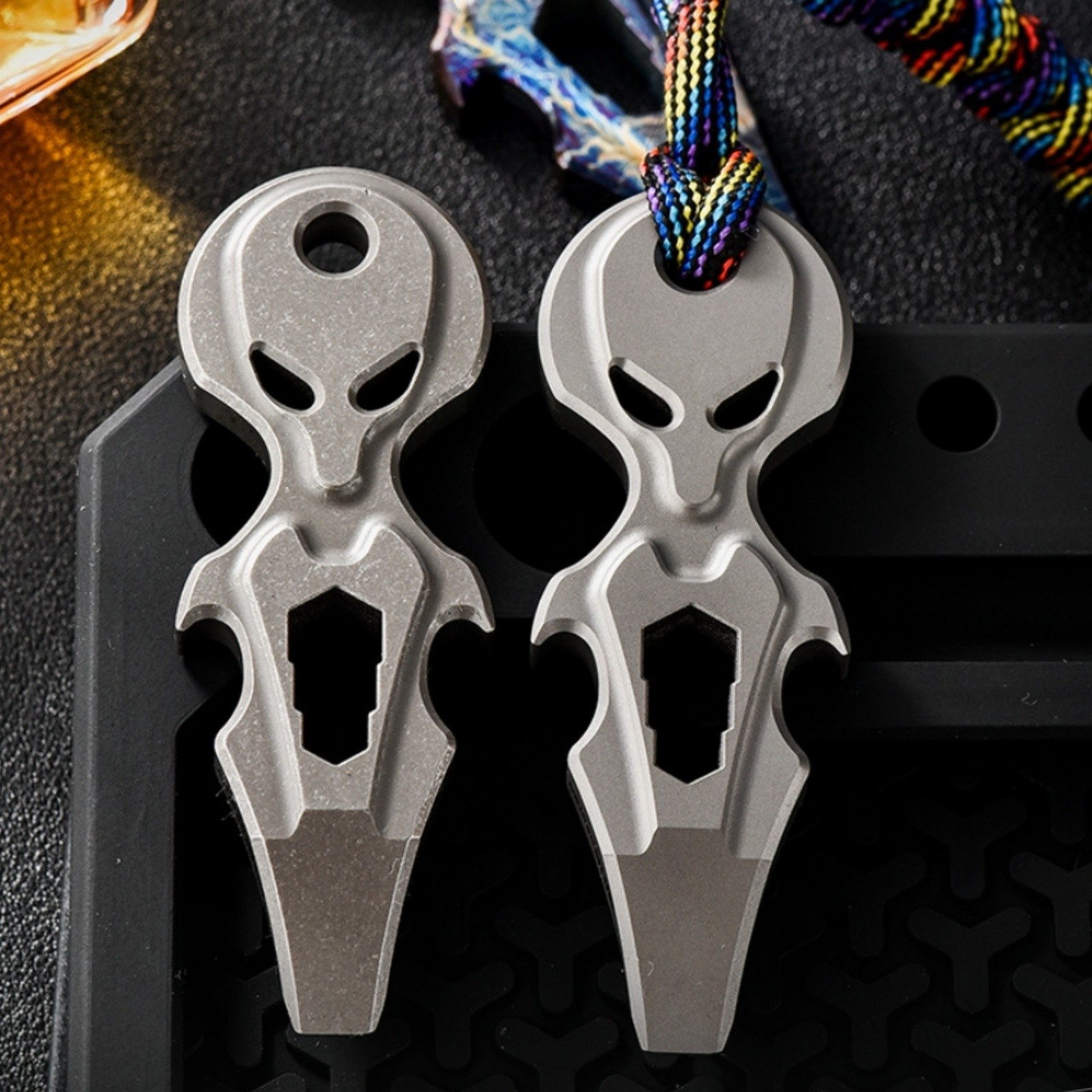 Titanium Alloy EDC Alien Shape Outdoor Multi-Tool Mini Pry Bar Lightweight