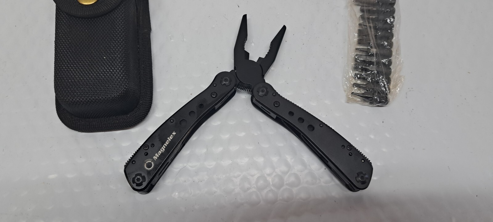 Magnelex MG-MT01 multi-tool pliers with 11 integrated components + 11 extra bit