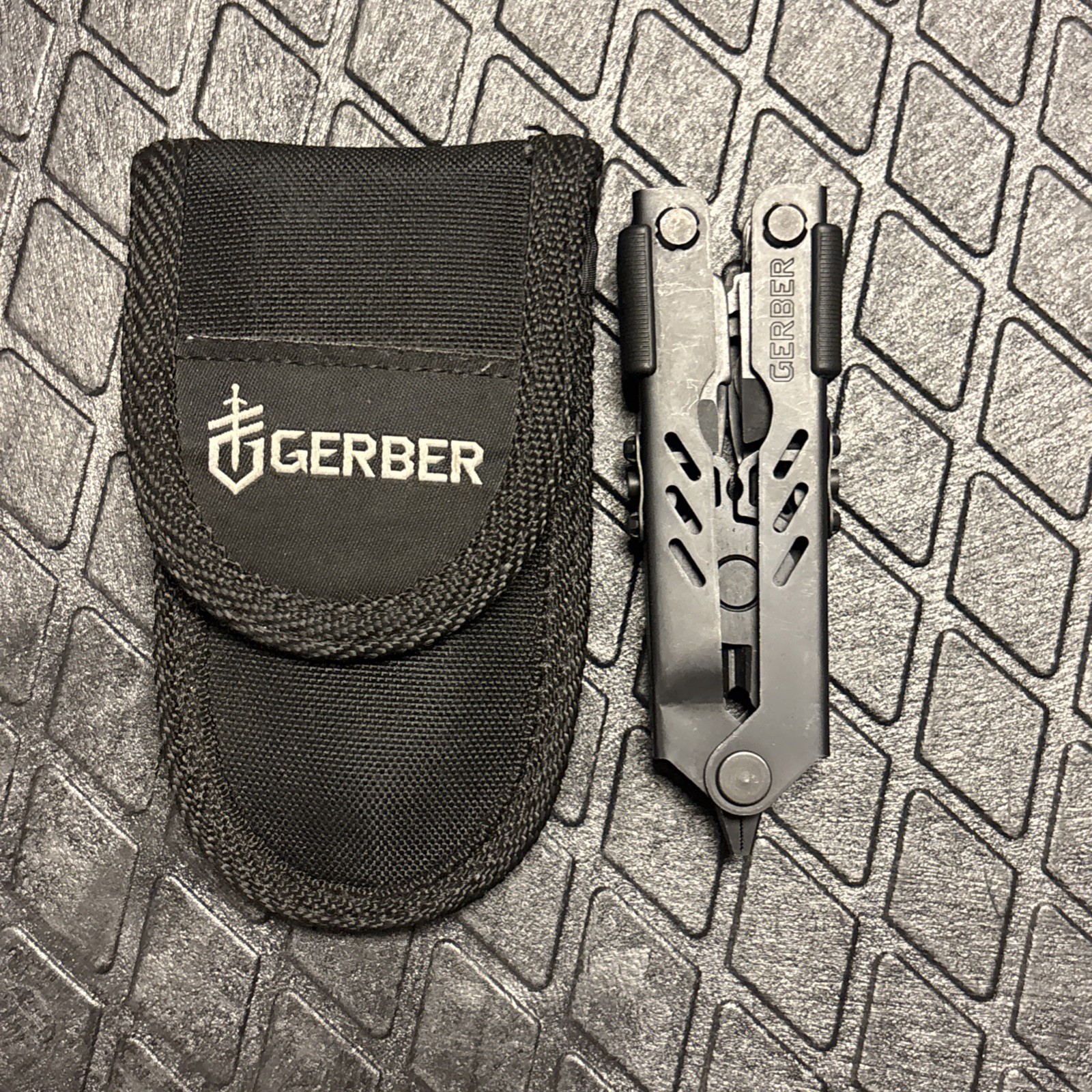 Gerber MP400 Multi Tool Multi-Plier, Black, Nice!