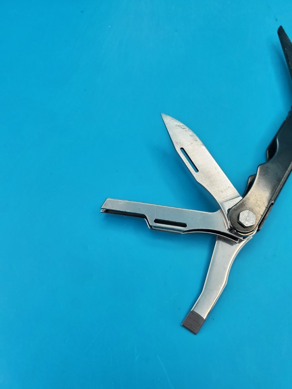 SOG Crosscut Multitool Knife! BLACK!