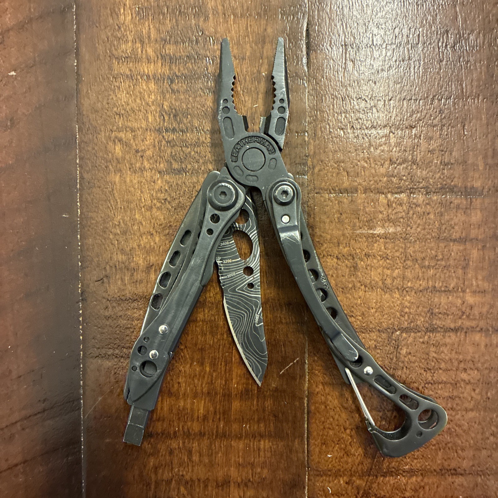 Leatherman Skeletool Multi-Tool – Topo – Black – Nice!