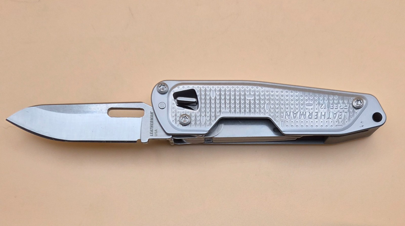 Leatherman Free T2 Multi-tool – Good Condition