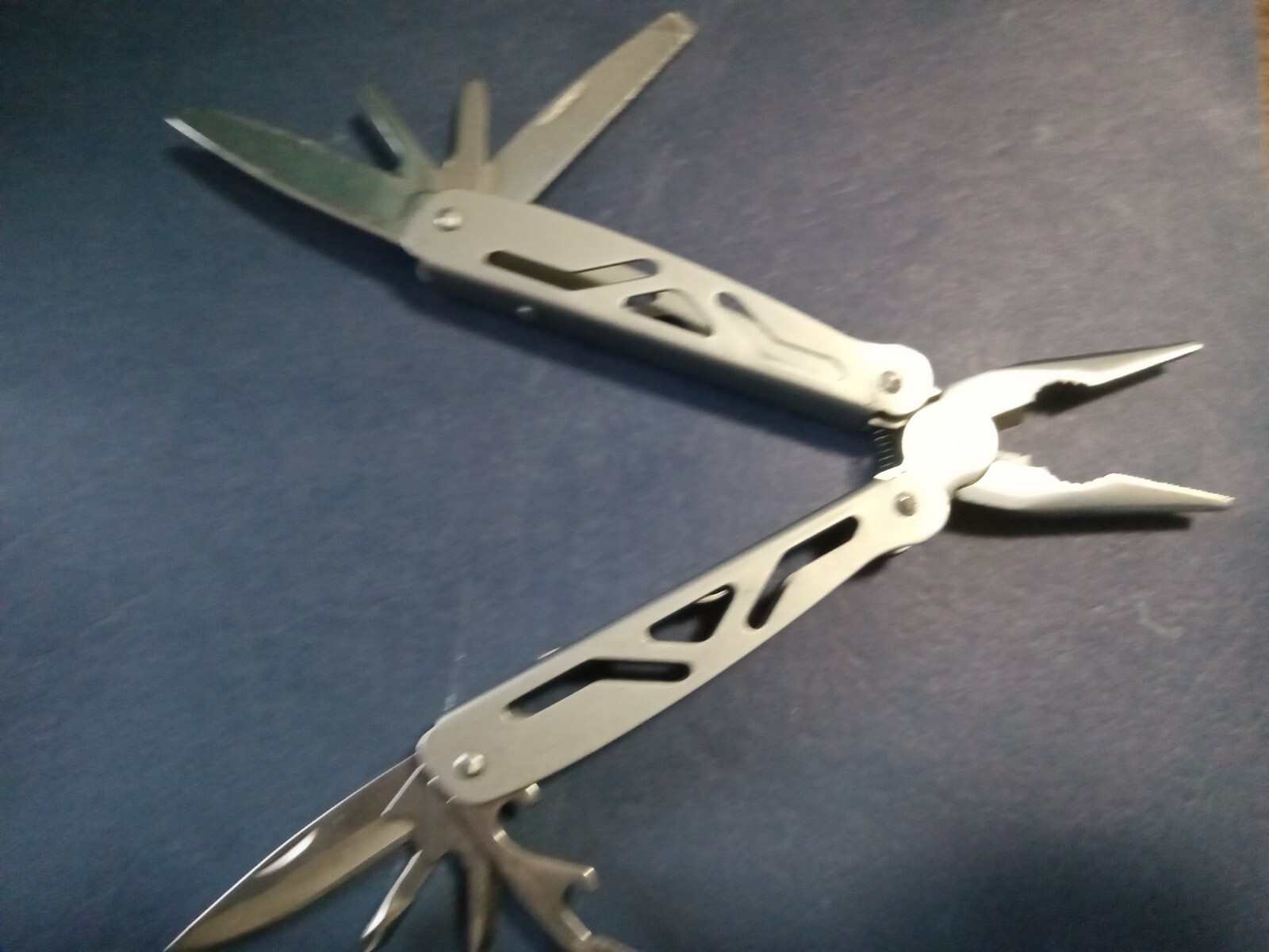 9 Multi Utility Tool No brand name. no scratches, excellent condition