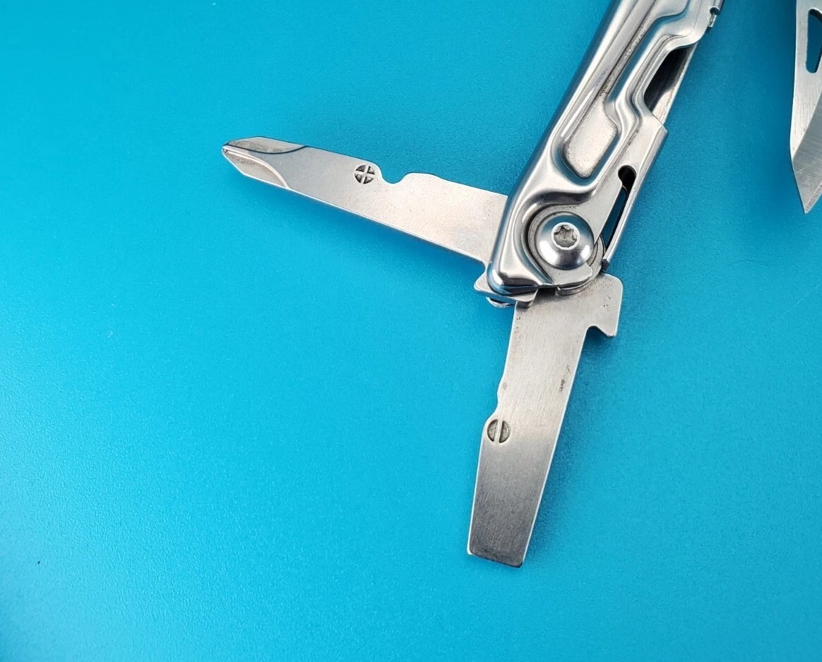 Leatherman Rev 3.8″ Multi-Tool, Stainless! NICE!