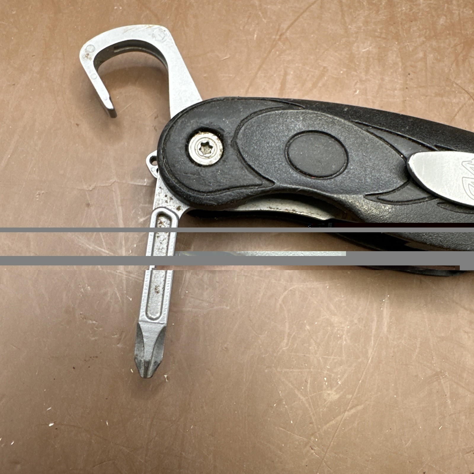 Leatherman C305 Multi-Tool Partially Serrated Knife Screwdrivers Carabiner Clip