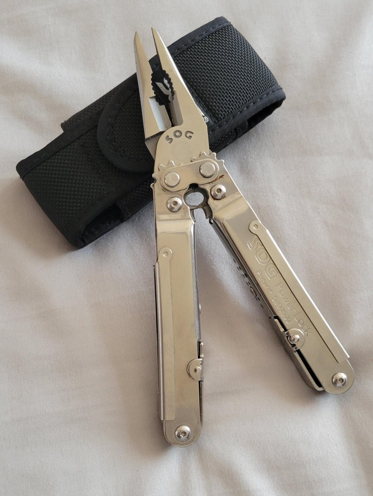 Vtg SOG USA PowerLock V-Cut Patent 5809599 Stainless Multi-Tool w/ Sheath