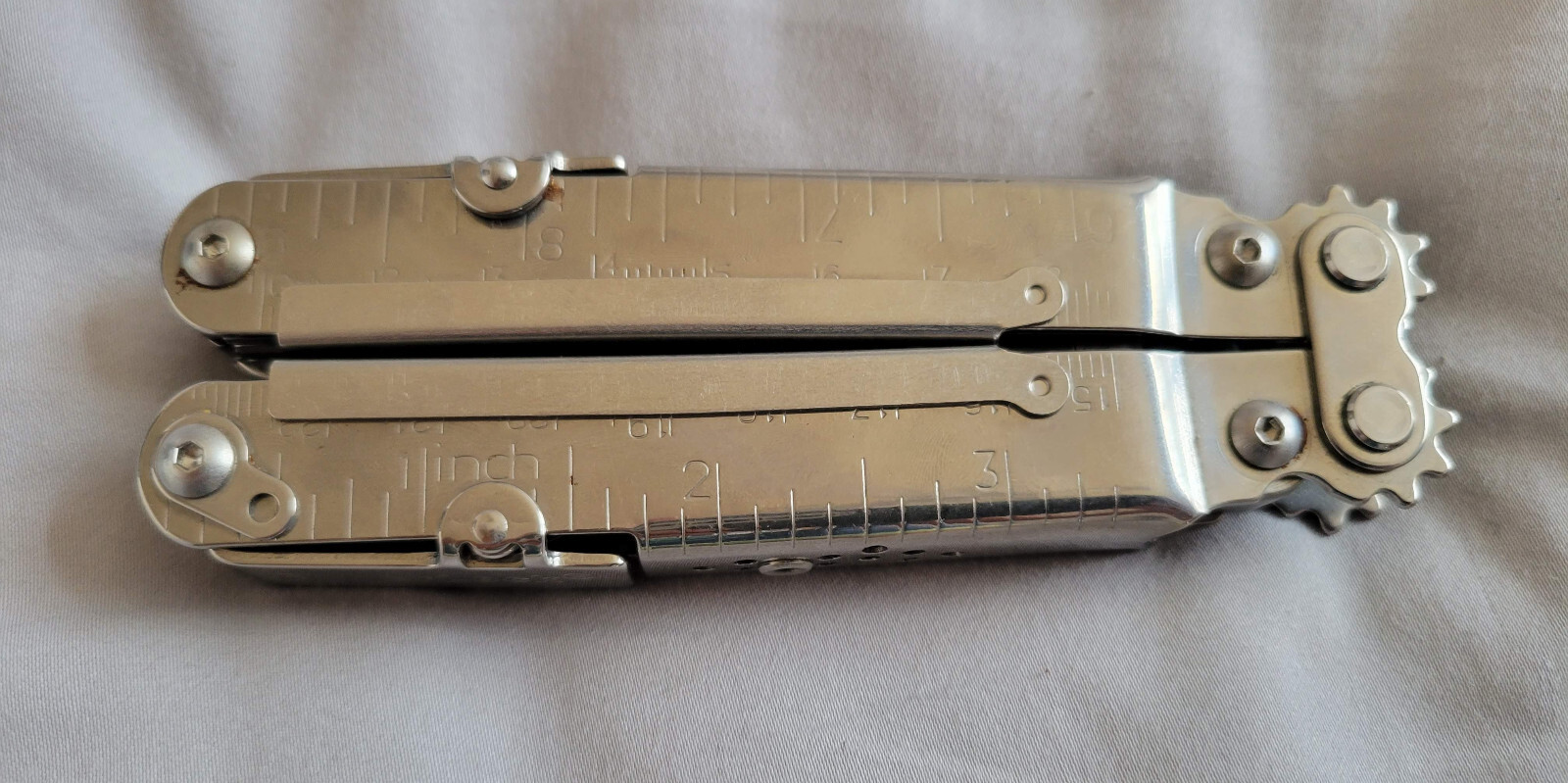 Vtg SOG USA PowerLock V-Cut Patent 5809599 Stainless Multi-Tool w/ Sheath