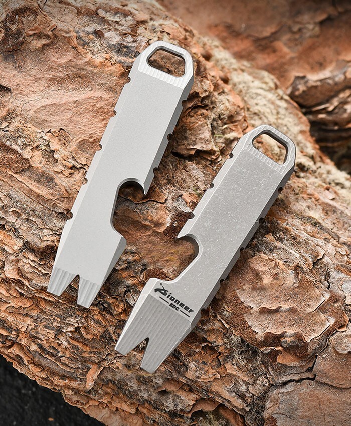 EDC Mini Ti Alloy Keychain Multi Tool Pocket Pry Bar Crowbar Opener Cutter