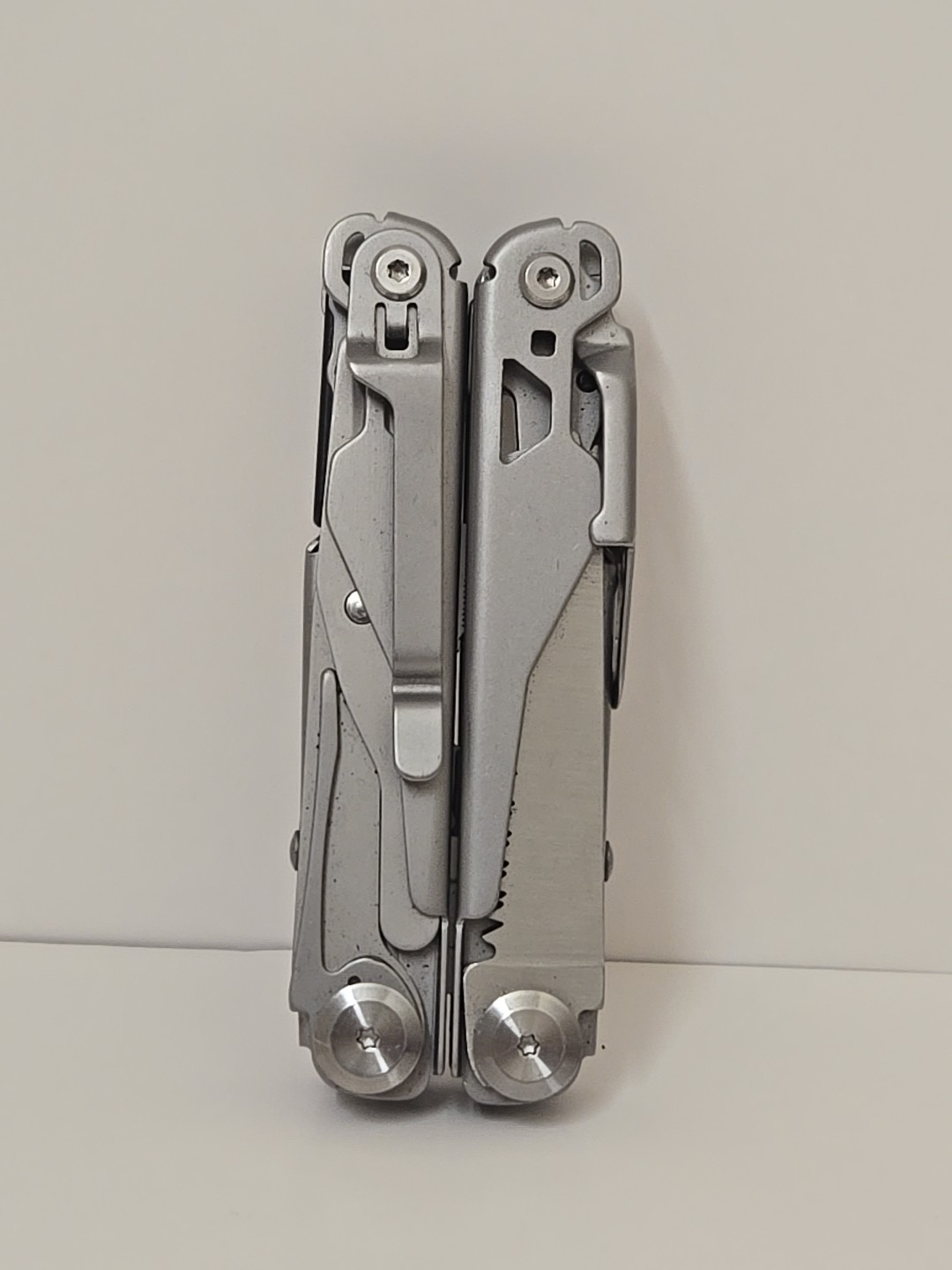 NexTool Flagship Captain Multi Tool Locking Mechanism Stainless Handles