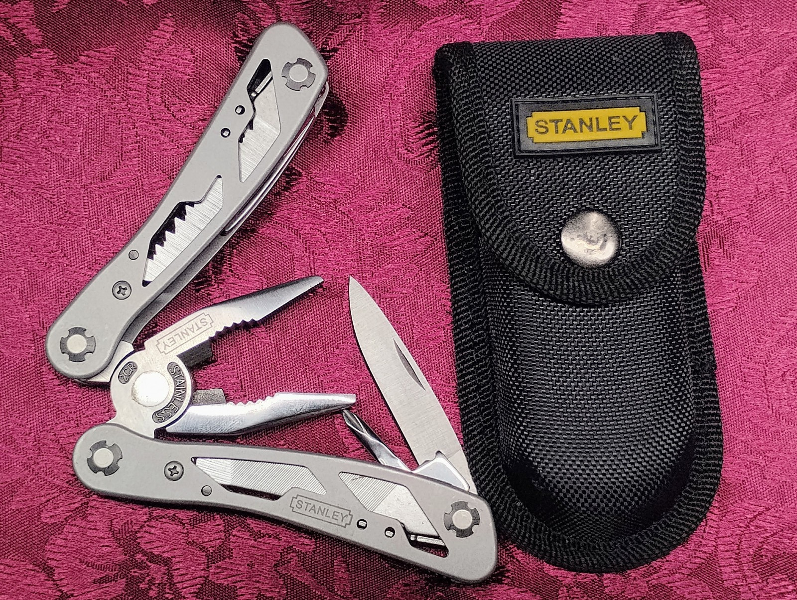 Stanley Multi Tool Pocket Knife Fishing Hunting Shooting Fix-it Pliers Sheath