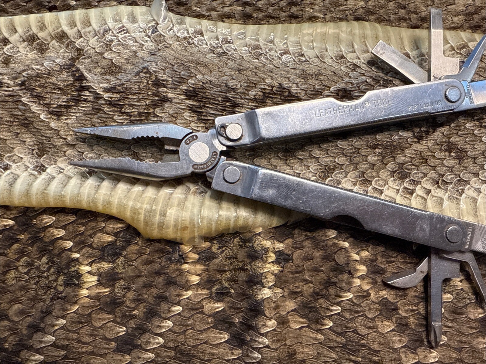 Vintage “LEATHERMAN” Multi-Tool Portland OR. USA w/Leather Sheath Very Clean