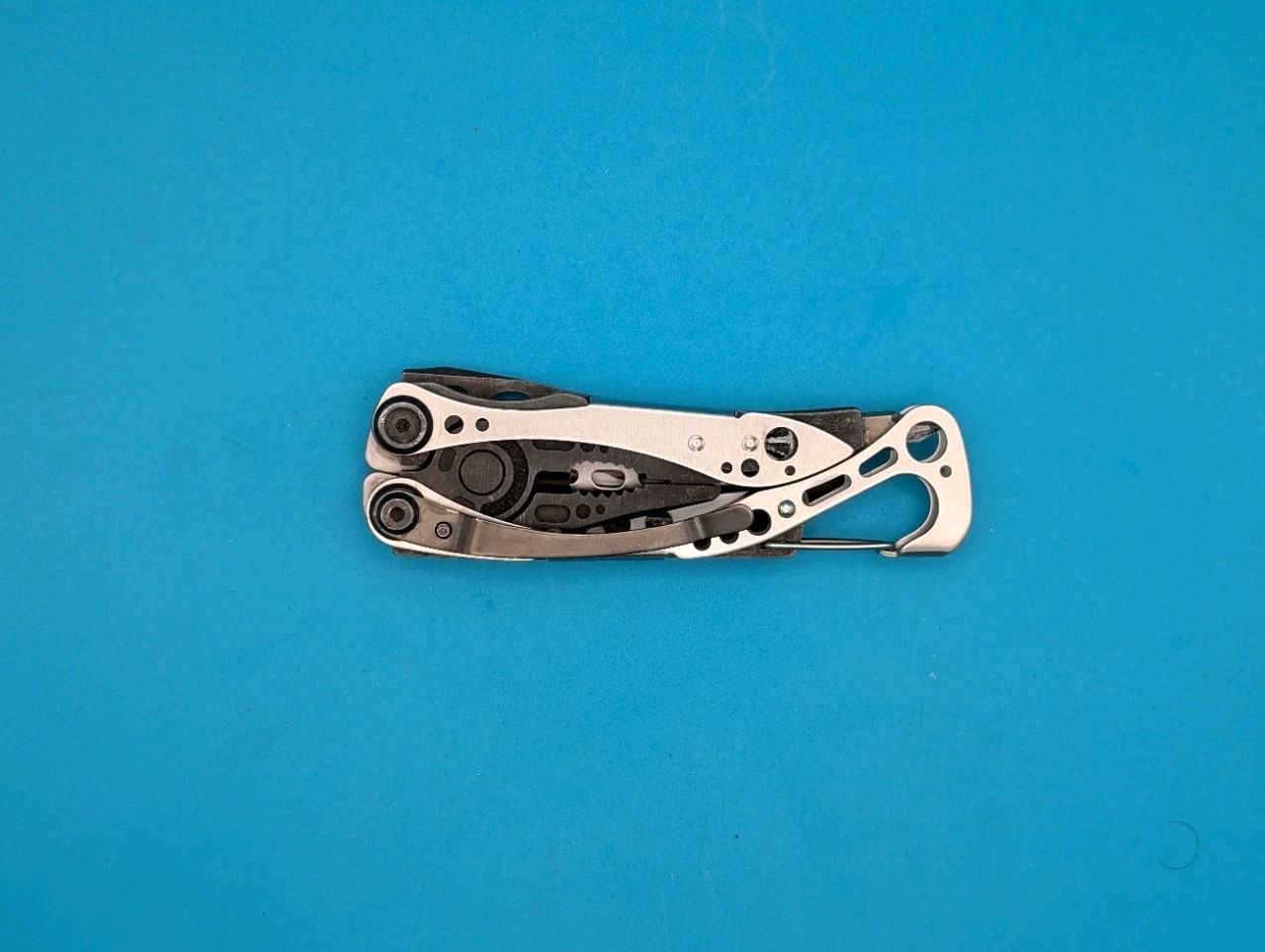 LEATHERMAN Skeletool Multi Tool – Combo Blade Knife Pliers! Silver & Black!