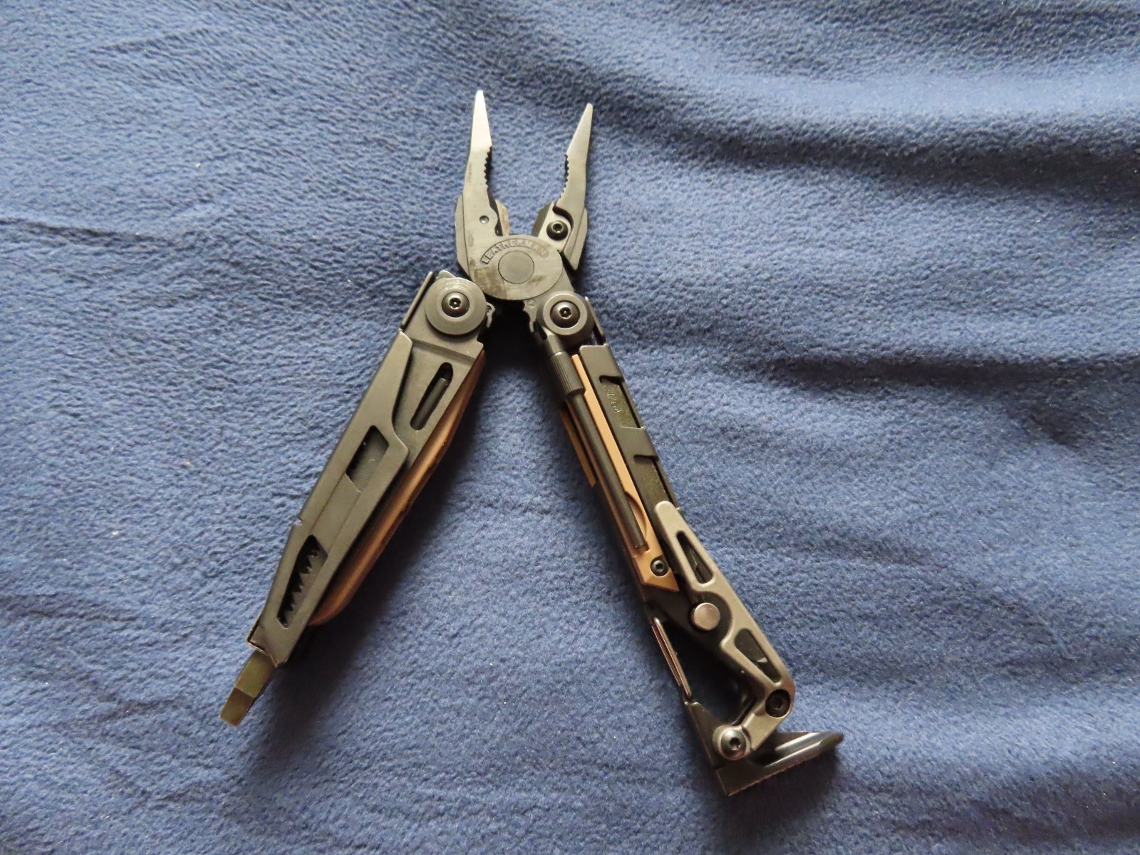 Leatherman MUT Black Titanium Clip multi tool brown sheath. 10/2011