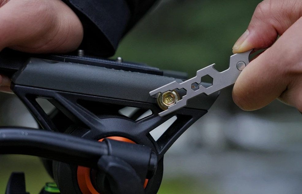 Titanium Alloy EDC Multi Tool Pry Bar Screwdriver Bottle Opener Key Ring Camping