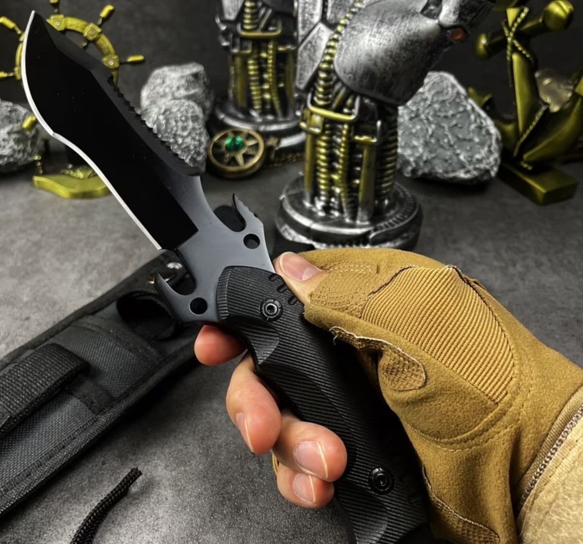 Outdoor Knife, Stainless Steel, Ergonomic Grip and Handguard, Survival Gear
