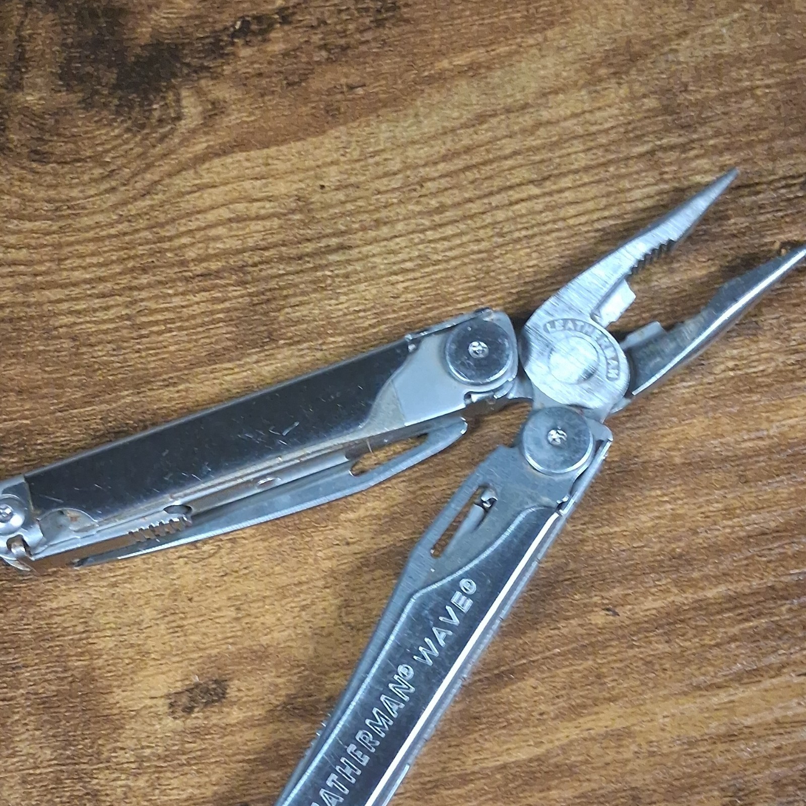 Leatherman Wave 17-Tool Stainless Steel Multi-Tool, Locking, Straight Edge