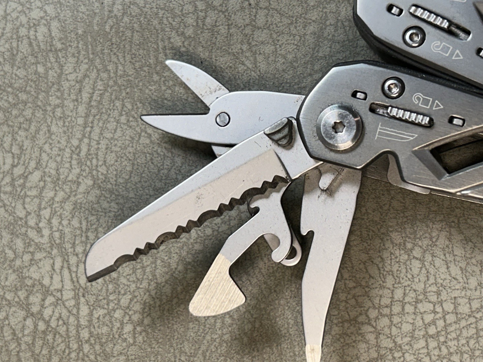 Gerber Suspension Multi Tool Pliers With Sheath