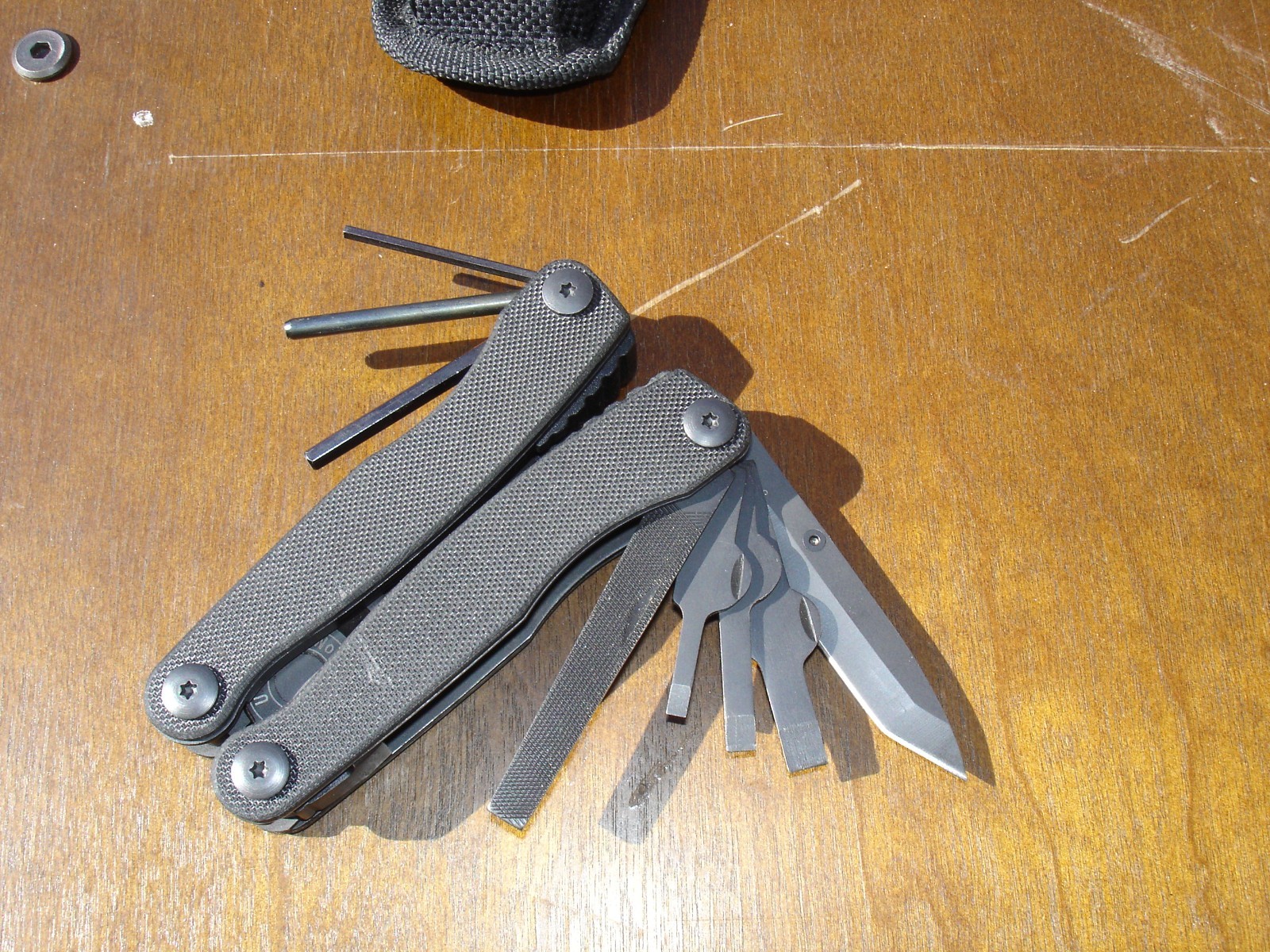 Caspian M1911 Pocketsmith Multitool With Sheath – Black