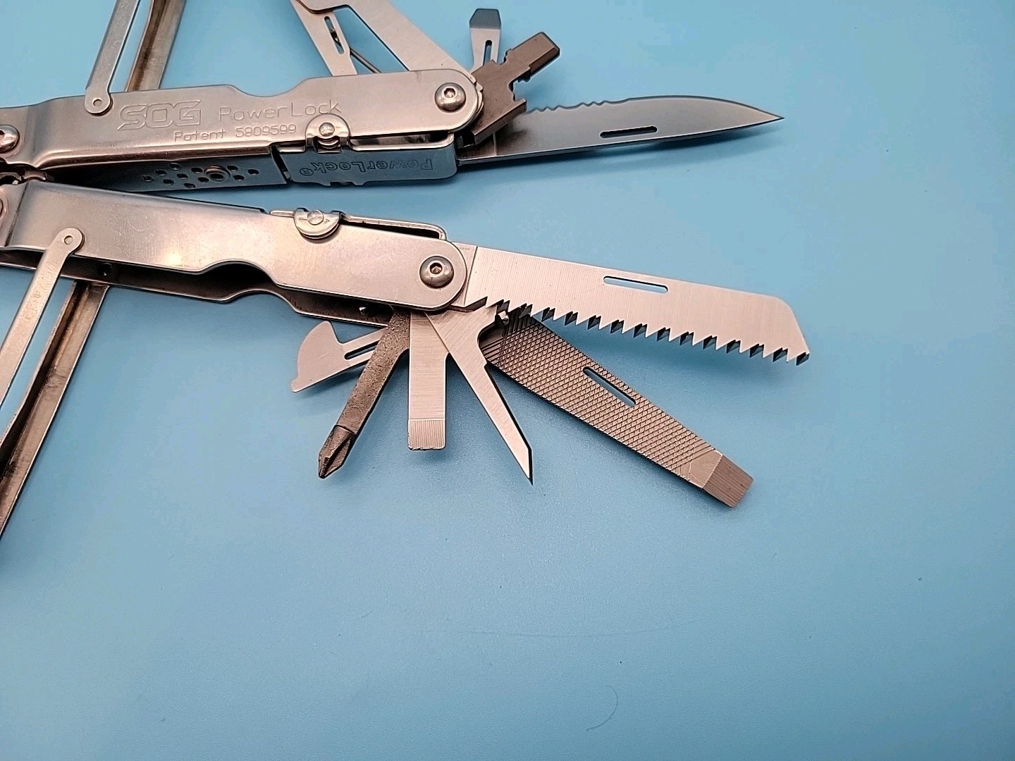 SOG PowerLock Multi-Tool – Silver – Screwdrivers, Pliers, Saw, Knife, Scissors