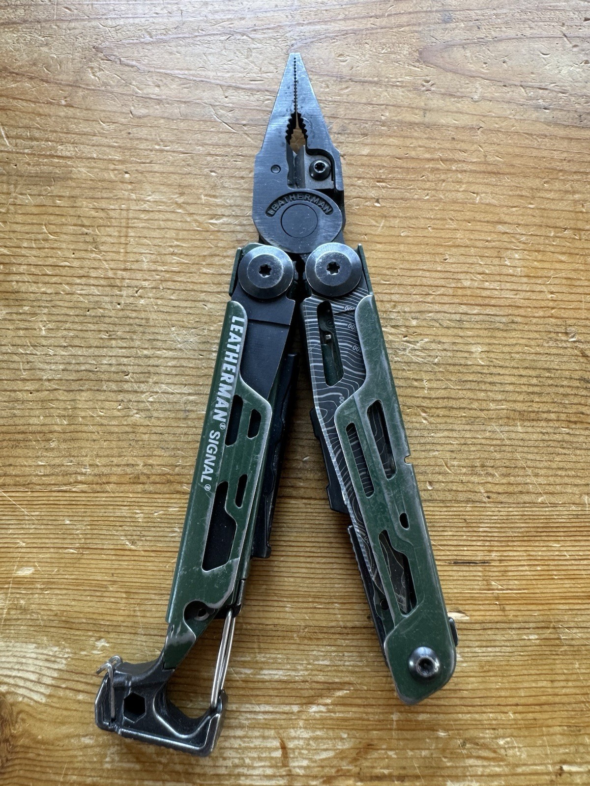 Leatherman Signal Multi-Tool Topo Green
