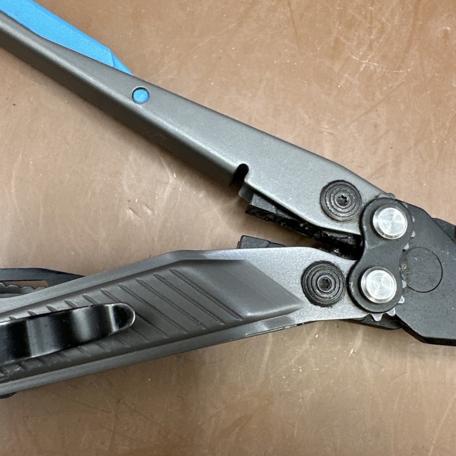SOG Flash MT Multi-Tool Stainless Steel Housing! Urban Gray & Cyan!