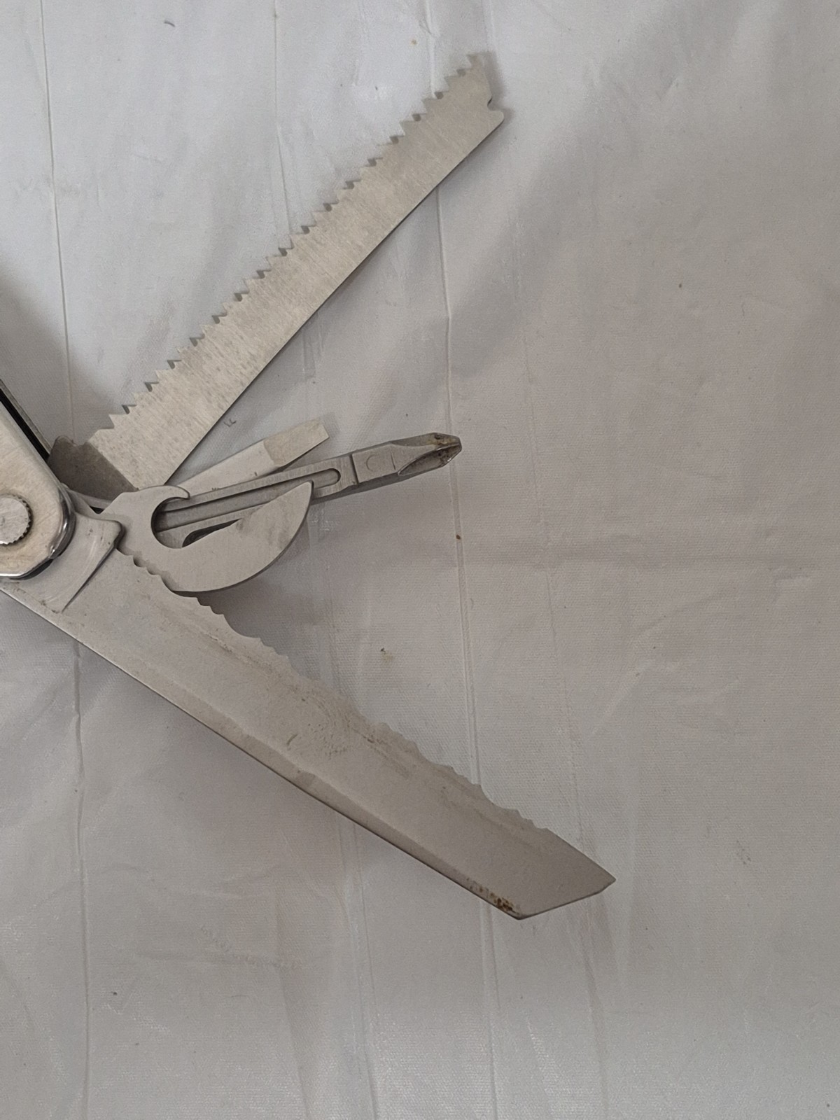 Leatherman Core Multi-Tool Stainless Steel Knife Pliers J11