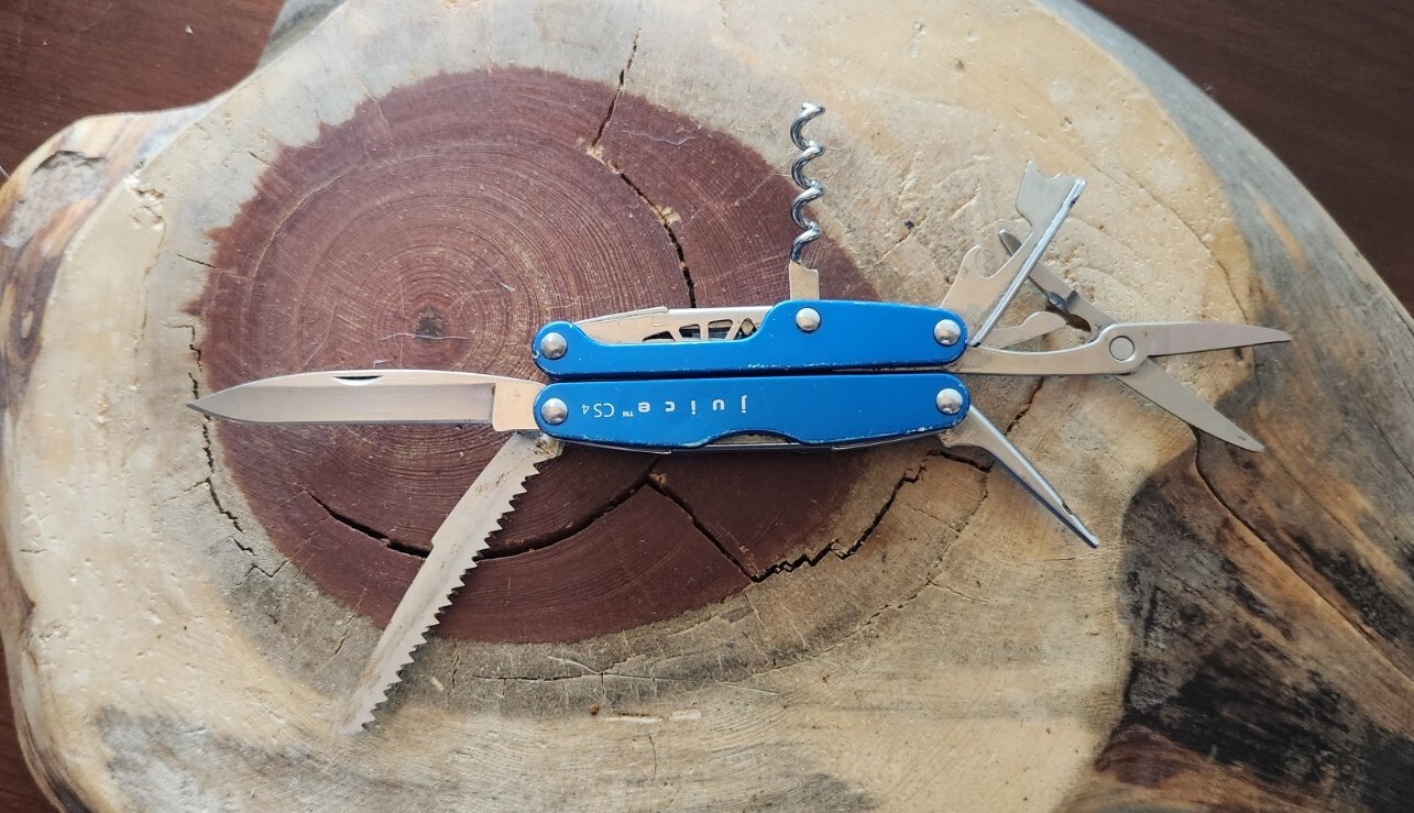 Leatherman Juice CS4 Blue – Pliers Blade Corkscrew – Great W85