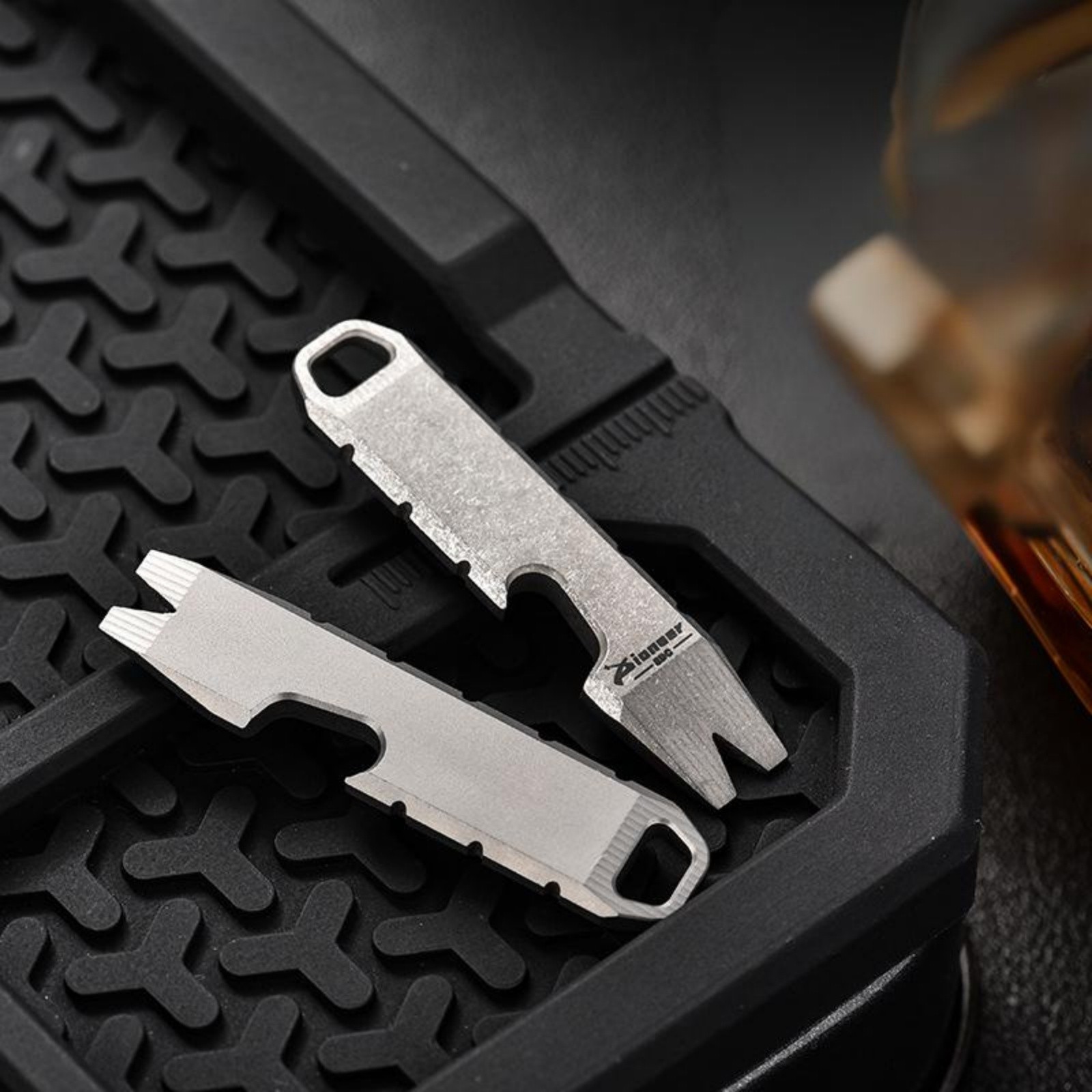 Mini EDC Pry Bar Multi-Tool Bottle Opener Keychain Tool Titanium Alloy