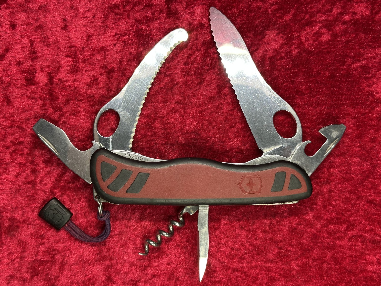 Victorinox Dual Pro Red/Black Large Swiss Army Knife 111mm 3 Layer 8 Tool (646)