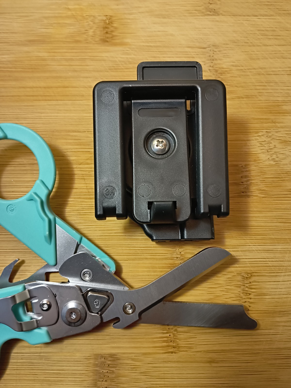 6 In 1 Trauma Shears Multi Tool Compared To Raptor Turquoise Carry Case