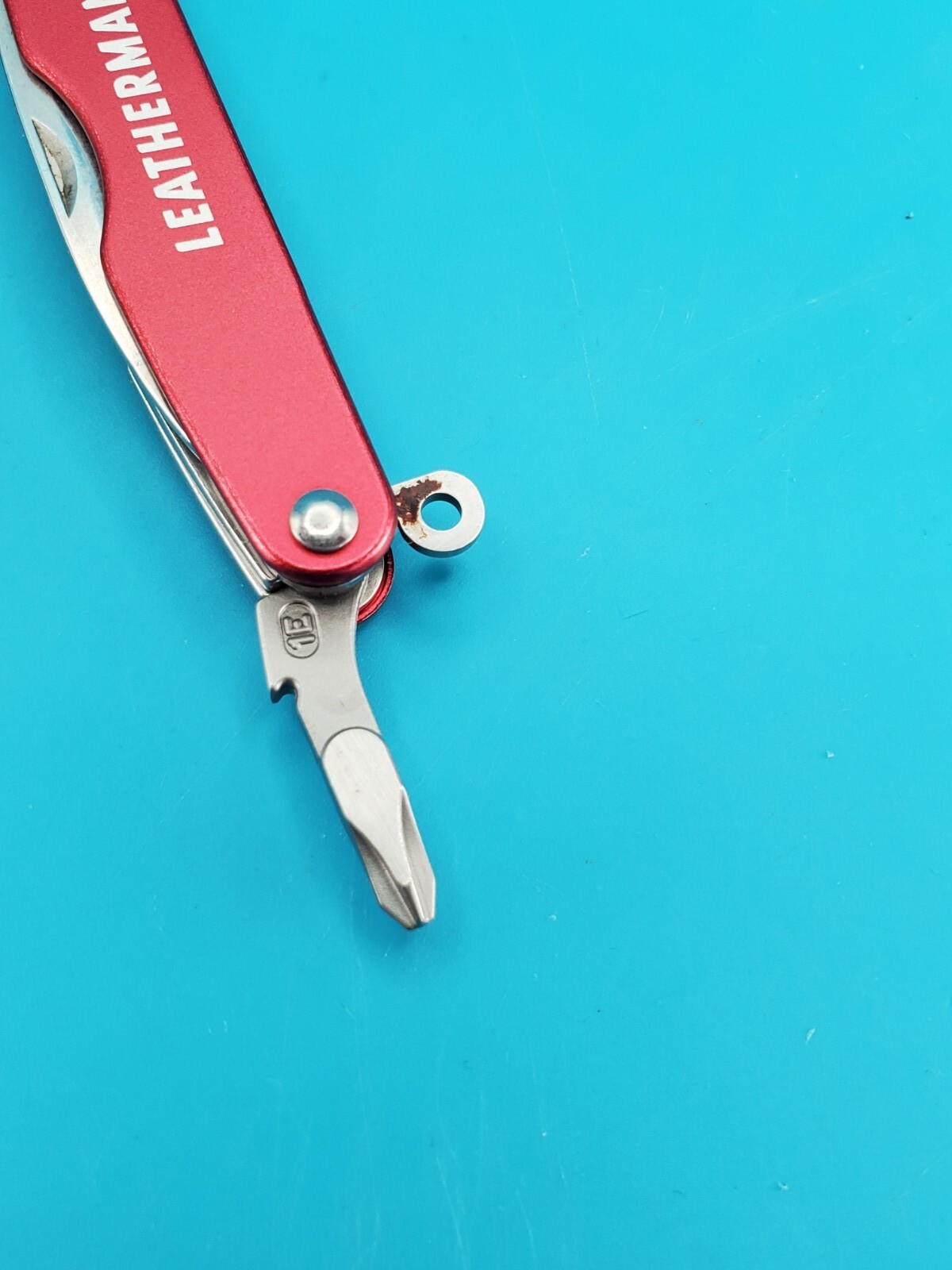 Leatherman Juice C2 Red Multi Tool! RETIRED! MINT! WITH LEATHER SHEATH!