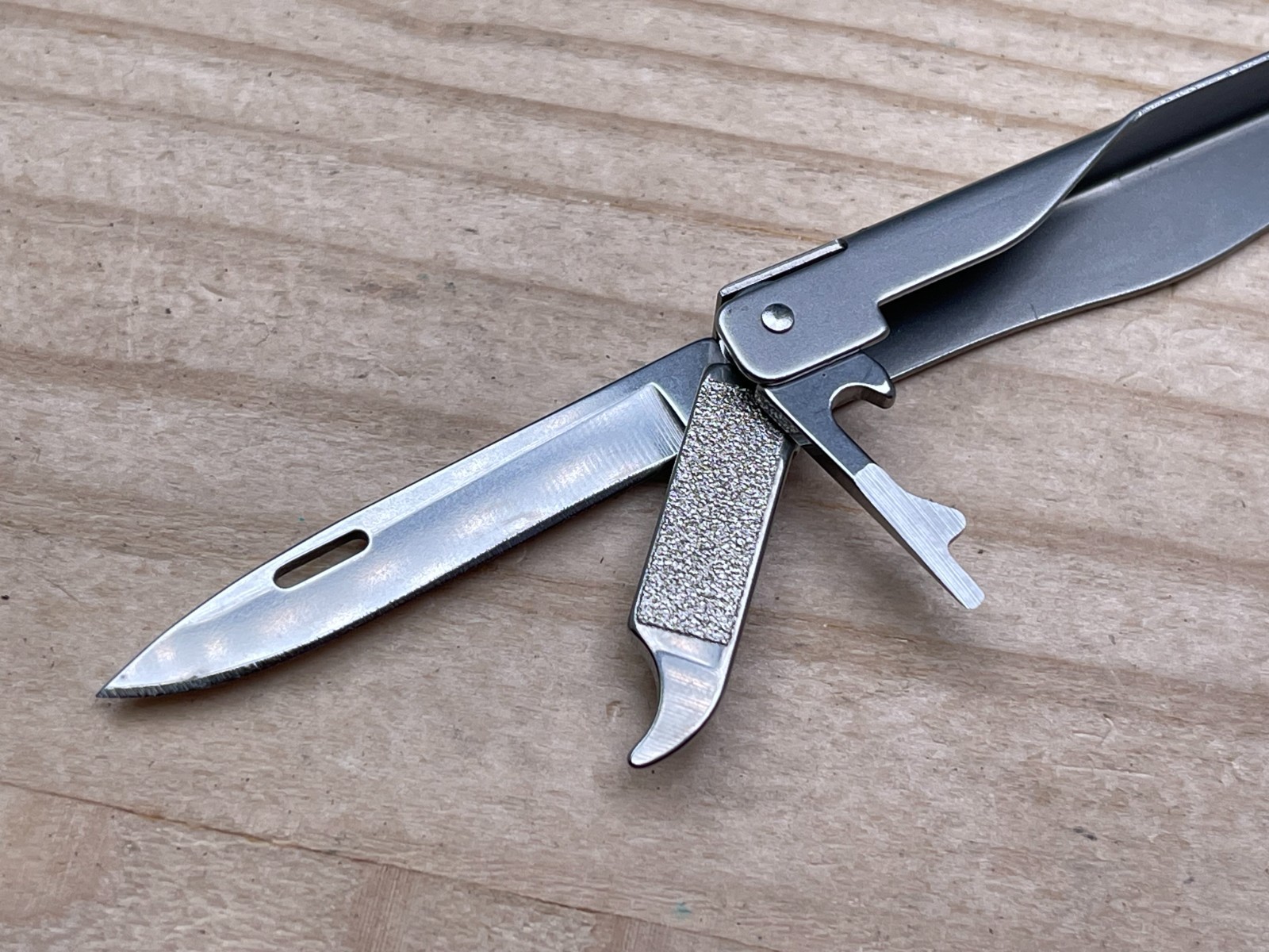 USA Buck Knives MiniBuck Tool Satin Model 350 with Green Rubber Pouch