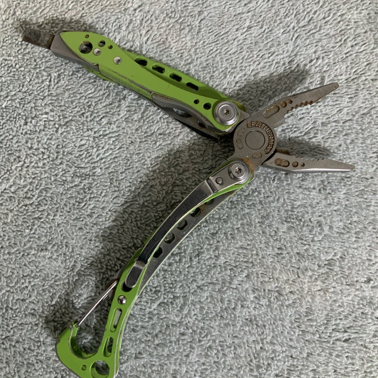 Retired Leatherman “Skeletool Lime Green” Stainless Steel Multi Tool Rust – J11