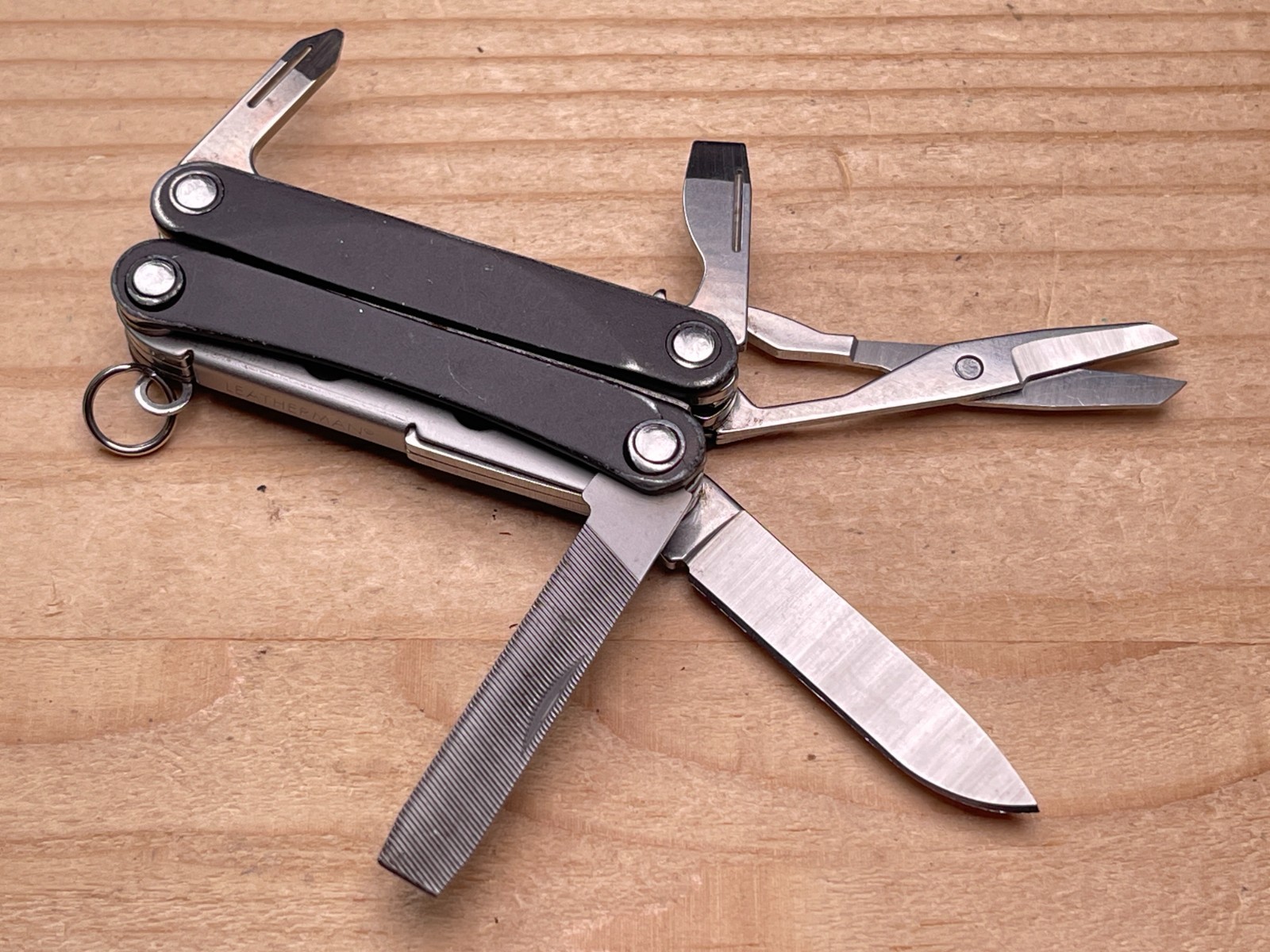 Leatherman Squirt PS4 Black Multi-tool Knife – Broken Scissors Spring – Retired