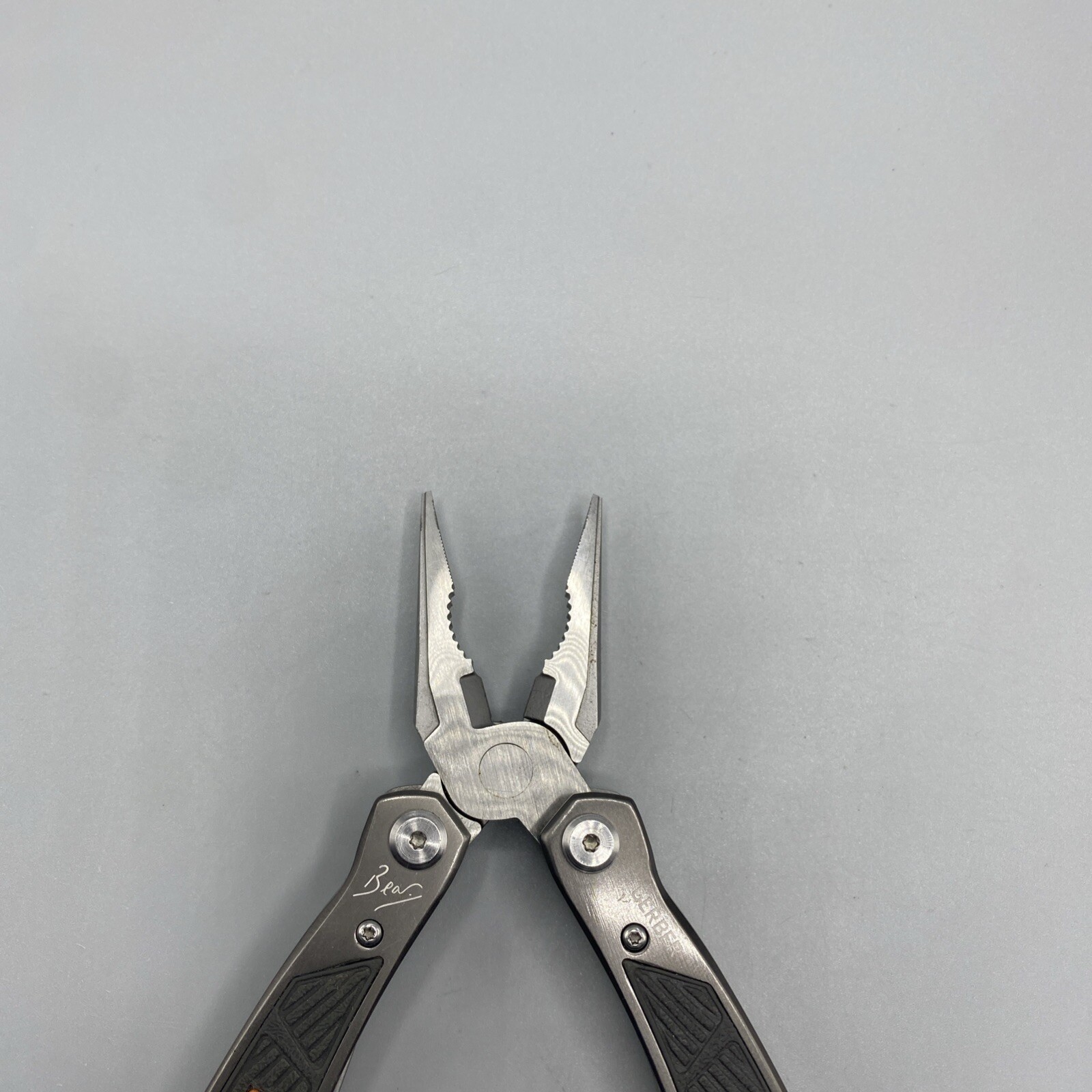Gerber Bear Grylls Ultimate Multi tool with Sheath – Gray