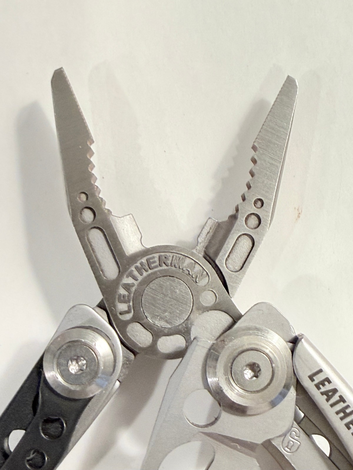 LEATHERMAN FREESTYLE MULTI-TOOL – PLIERS / KNIFE – RETIRED