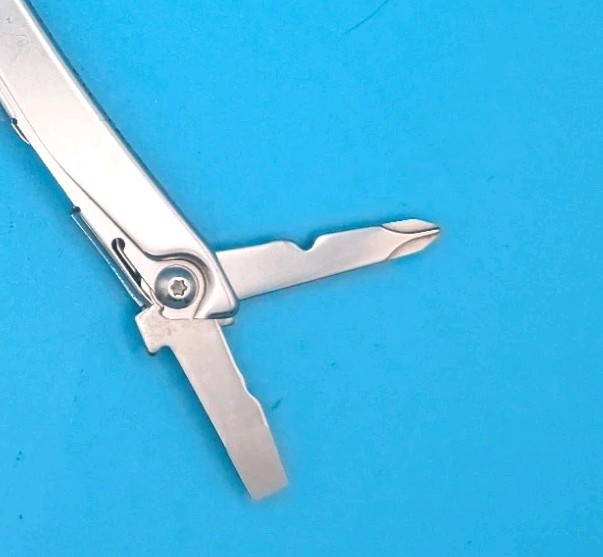 Leatherman Rev 3.8″ Multi-Tool, Stainless! *SOME RUST ON ITEM*