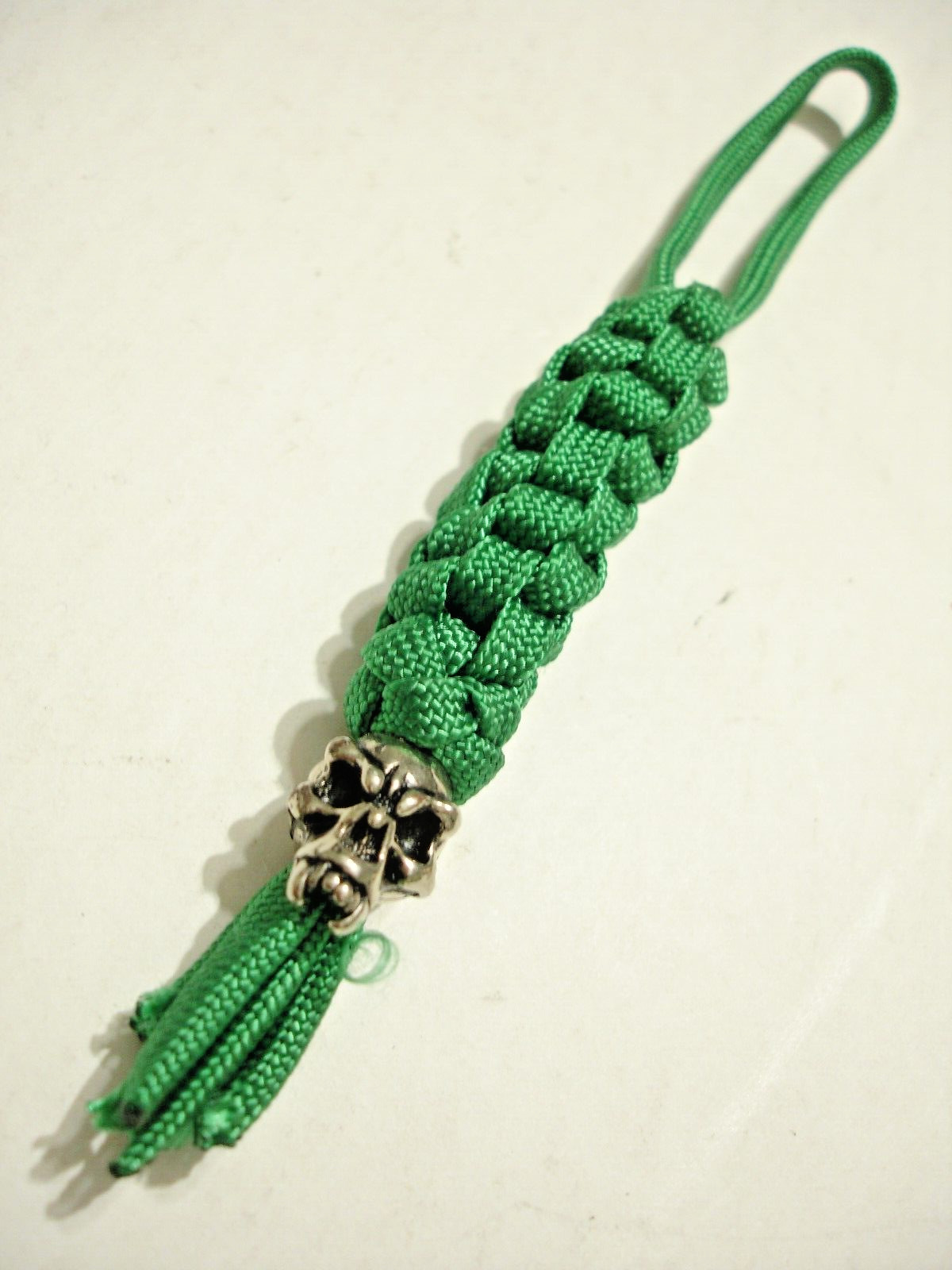 GREEN 550 PARACORD SILVERTONE SKULL BEAD KEY CHAIN / KNIFE LANYARD USA MADE NEW