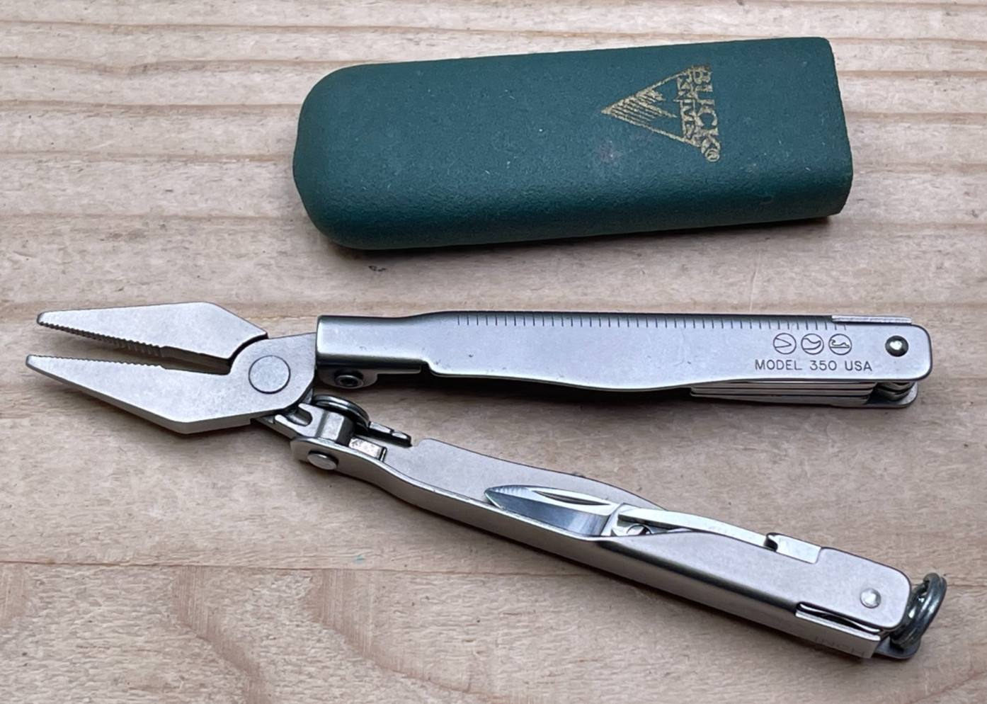 USA Buck Knives MiniBuck Tool Satin Model 350 with Green Rubber Pouch