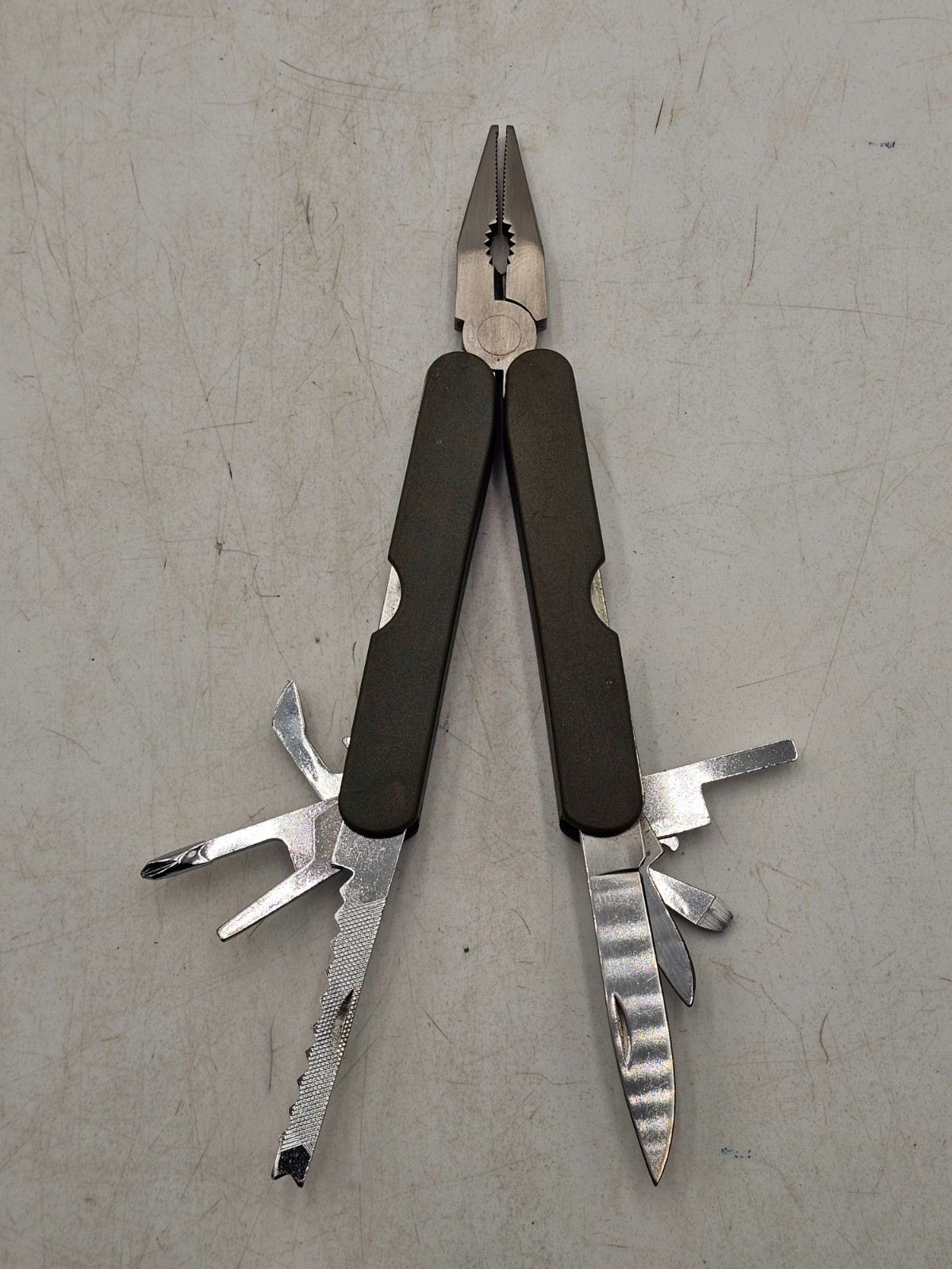 Bell Brand – Mat Gray 4” Steel Multi Tool with Pliers, Knife, Sm Screwdrivers