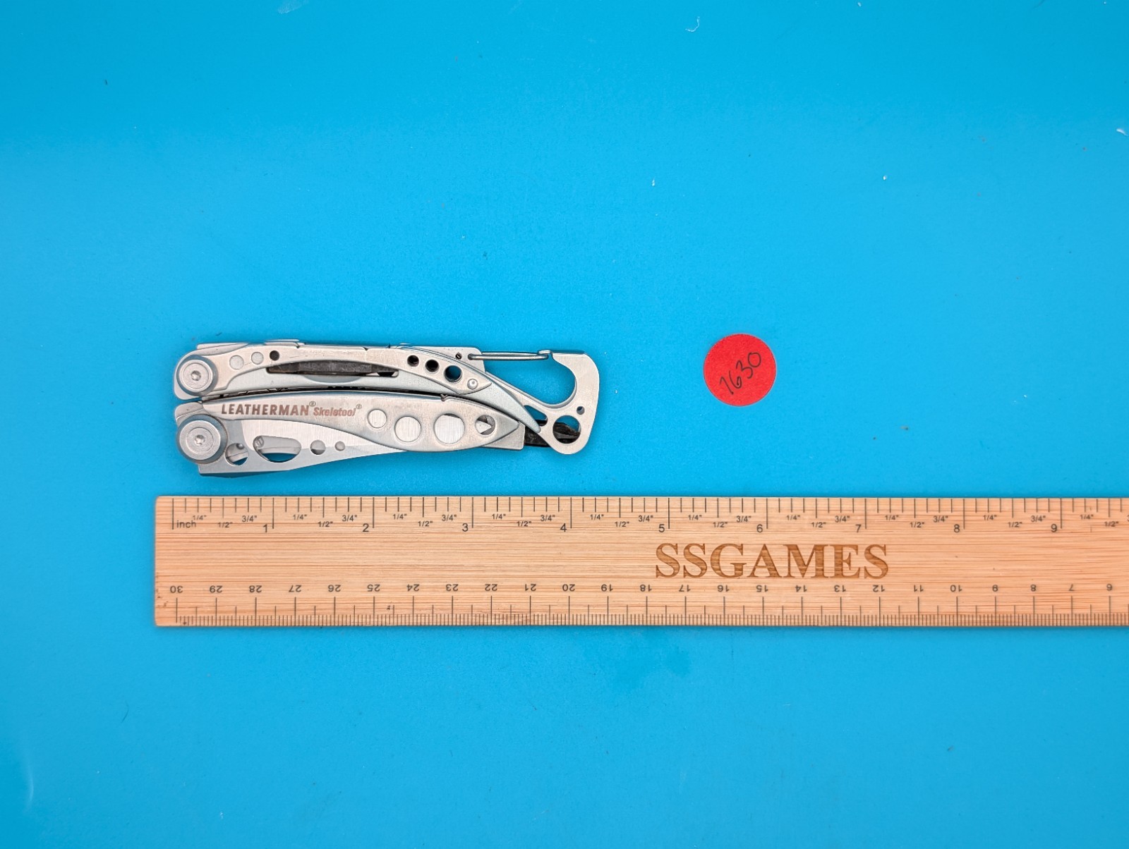 LEATHERMAN Skeletool Multi Tool – Combo Edge Blade Knife Pliers Carabiner!!!